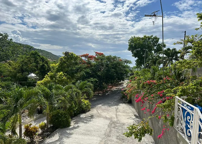 Lagoon View Estates Guest house 3*